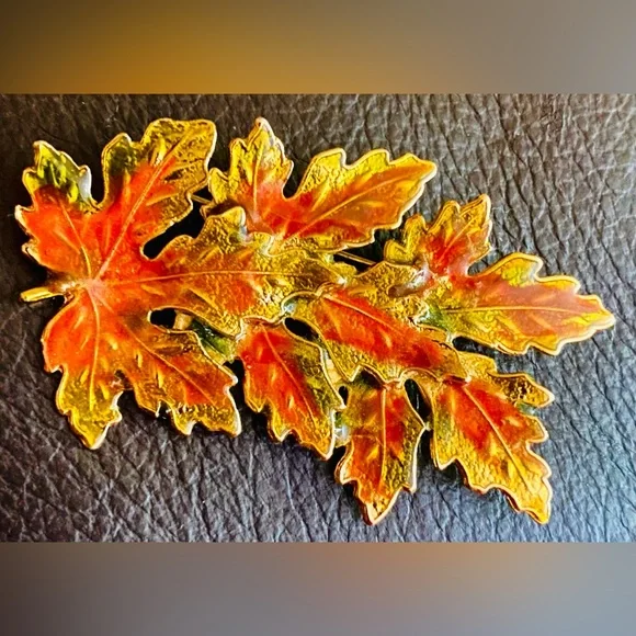 Kenneth Cole - Signed KC: Vintage Maple Leaf Brooch - 2” SUPER RARE! - Picture 1 of 3